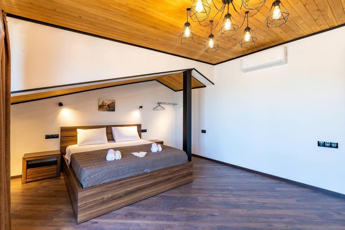 3Br Apt W Huge Terrace & Magnificent Views Tbilisi Luaran gambar